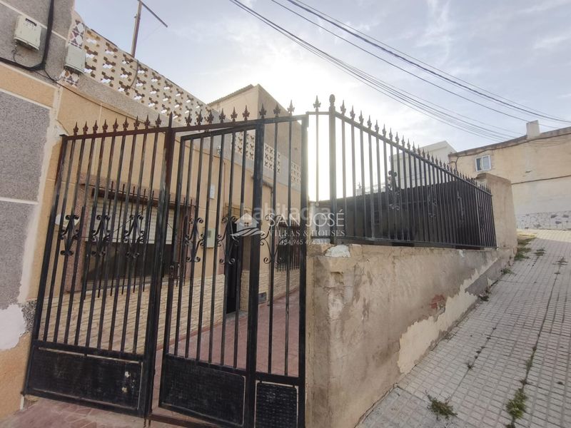 Foto 06407d13-010e-4f08-89a2-ed3f152ae2db. Casa amb aparcament a Las Fuentes-Los Cipreses Aspe