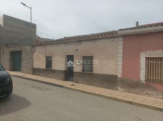Wohngrundstück in Pinoso. Venta de casa en pinoso, para reformar