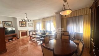 Appartement à Centro. Se vende amplio piso con inmejorables vistas en el centro de asp
