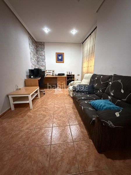 Foto 9609af91-93eb-43fa-81e8-3854e6f8cb4c. Casa amb aparcament a El Castillo Aspe