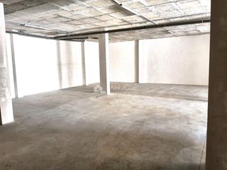 Rent Business premise in La Serranica-Sagrado Corazón. Se vende o se alquila local comercial amplio y diafano en aspe
