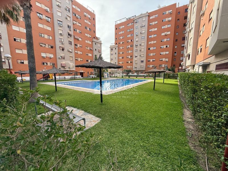 Foto 309eb26e-724d-4021-b523-3713a4c0b293. Pis amb calefacció aparcament piscina a Albufereta Alicante