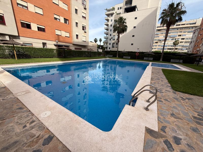 Foto d4c6cfea-cd81-4bad-86dd-6d33e1193c21. Pis amb calefacció aparcament piscina a Albufereta Alicante