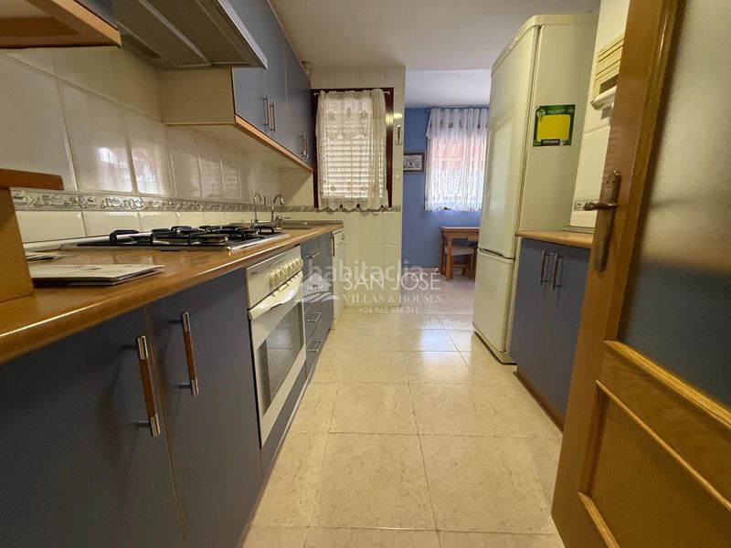 Foto ff596ea6-5c24-4a92-b93e-6f8a59f9254b. Pis amb calefacció aparcament piscina a Albufereta Alicante