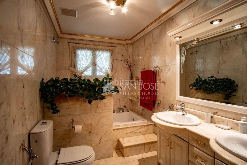 Foto d3eed4c6-9d0d-4b75-857e-25c8346e1fd7. Casa amb calefacció aparcament a Novelda