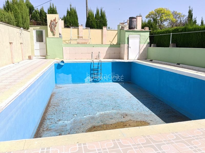 Foto 04e9058c-4ebb-479e-89da-422030870100. Chalet mit pool in Romana (la)