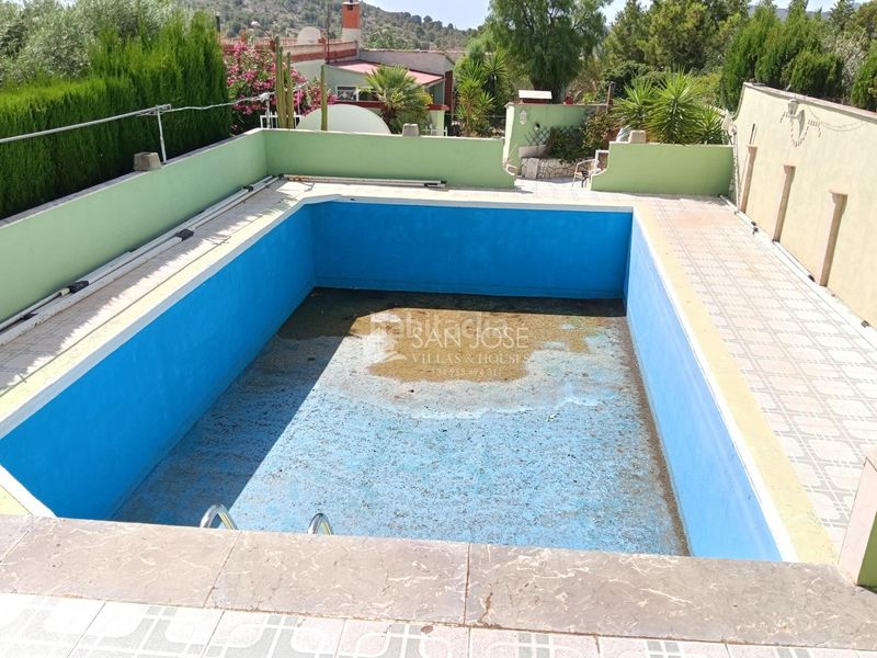 Foto 1c114676-c0d2-4b4c-820d-d313fd191f2d. Chalet mit pool in Romana (la)