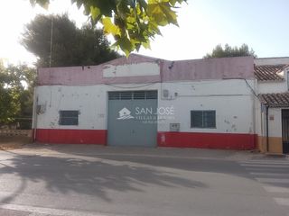 Industrial building in Caudete. Nave en caudete en el casco urbano