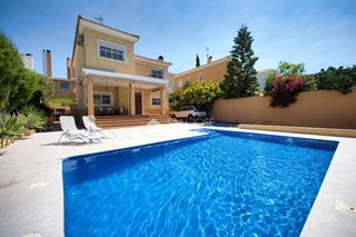 Xalet a Pedanías Este. Venta de espectacular chalet en aspe urbanización santa elena