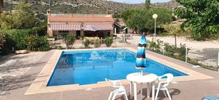 Chalet in Pedanías Oeste. Se vende chalet en buen estado en aspe zona alcana