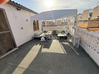 Casa a La Coca-La Nia-Vistahermosa. Se vende en aspe casa esquina con amplia terraza