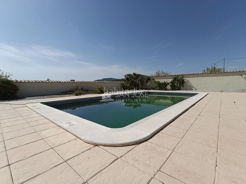 Foto 2323d5ba-da9d-4bb7-a3c1-83e952447767. Xalet amb piscina a Monòver