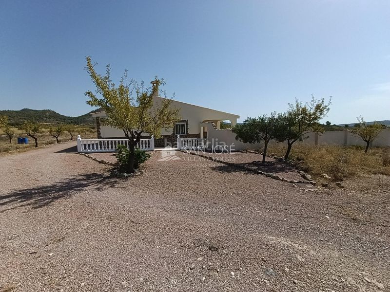 Foto 6a50bd45-2299-41fe-8d6a-ccafd8031404. Xalet amb piscina a Monòver