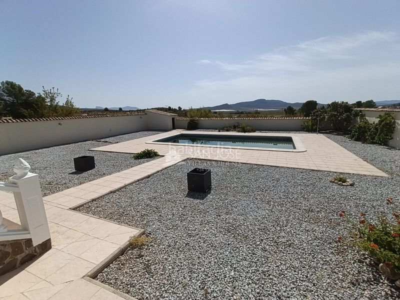 Foto 71c382e3-8cb0-4959-8fed-6738ddbfaeb4. Xalet amb piscina a Monòver