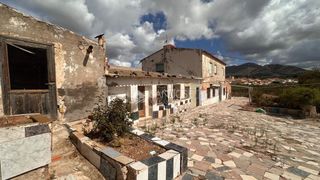 Xalet a Algueña. Venta de chalet para reformar en la algueña