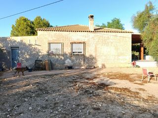 Chalet in Pedanías Este. Se vende chalet en buen estado a falta de terminar exterior en a