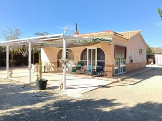 Chalet in Pedanías Oeste. Se vende chalet en buen estado en aspe zona carretera de la roma
