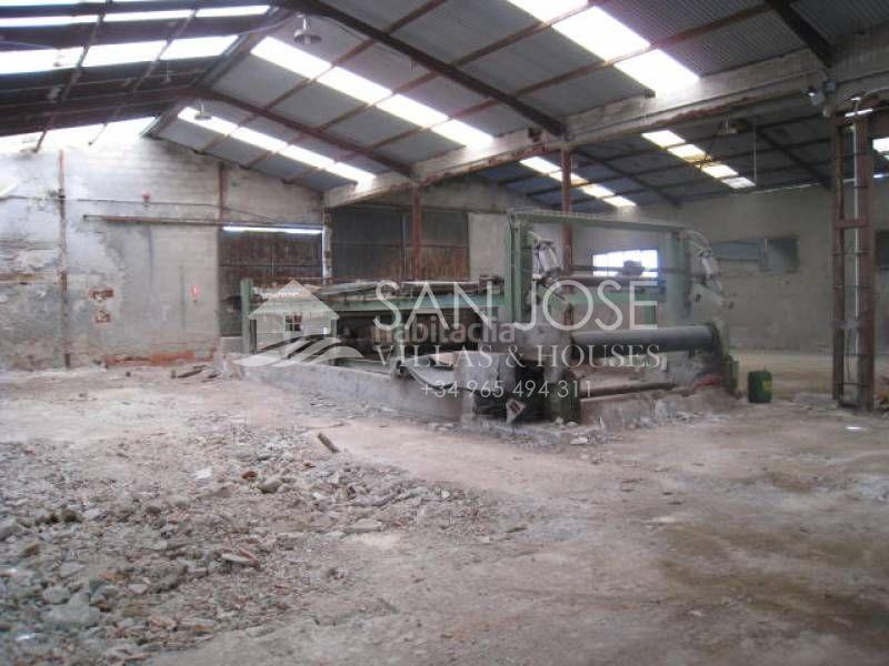 Foto ee2dcf79-4327-4bde-844f-f58cfba932a5. Capannone industriale in Algueña