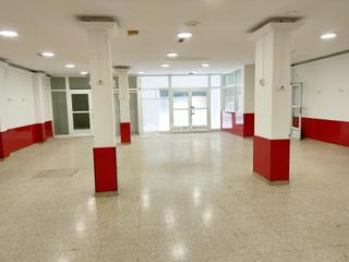 Lloguer Local Comercial a La Serranica-Sagrado Corazón. Se alquila local comercial al lado de la plaza de abastos y parq