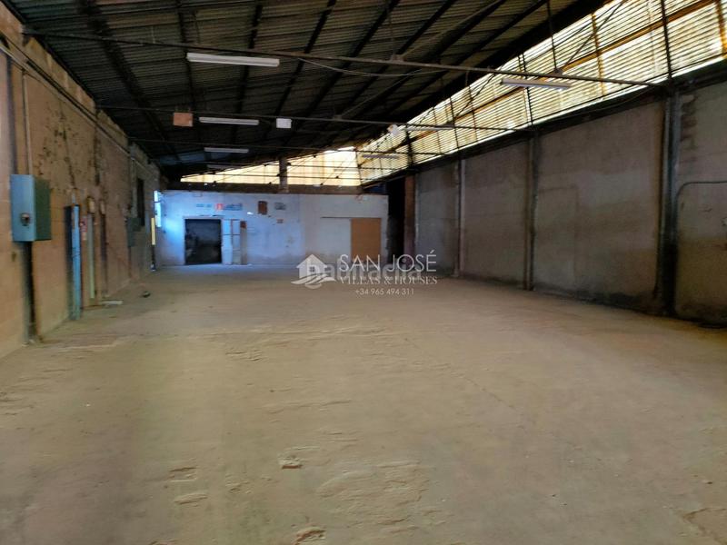 Foto f898ac50-dd6d-4b4a-84e0-5a32de2f6018. Location bâtiment à usage industriel dans El Castillo Aspe