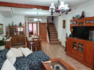 Maison jumelée à Pinoso. Venta casa adosada en pleno centro de pinoso