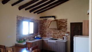 Chalet à Pinoso. Interesante casa con terreno en una muy buena zona en pinoso