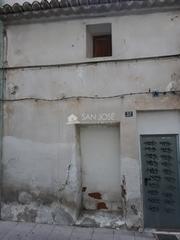 Terreny residencial a Centro. Se vende casa solar en el centro tanto para vivienda como para g