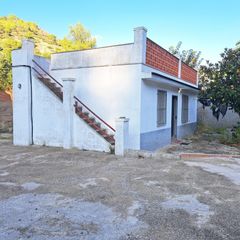 Casa a Castellet i la Gornal. Casita a reformar en els rosers castellet i la gornal