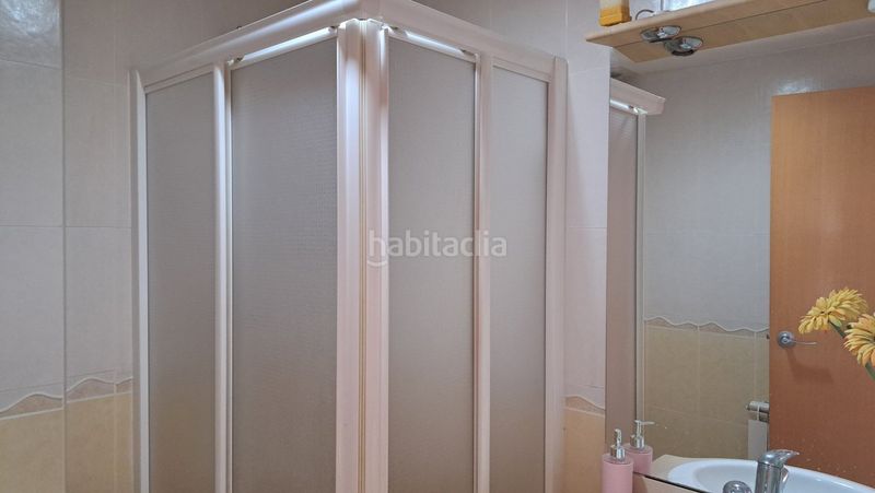 Foto 121d19e1-7946-4809-b112-665e29b0d2f1. Casa adosada casa seminueva 4 habitacions en zona centrica en Cunit