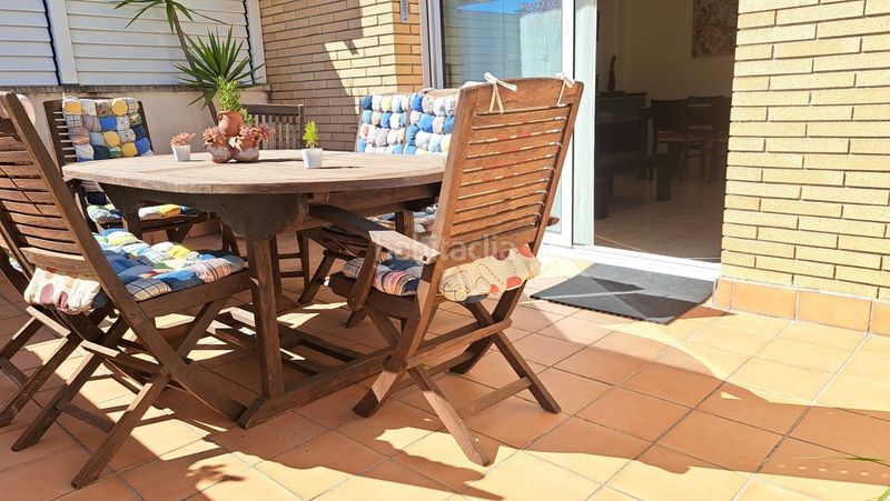 Foto 2a723e68-cc79-477d-9450-362da48c9a20. Casa adosada casa seminueva 4 habitacions en zona centrica en Cunit