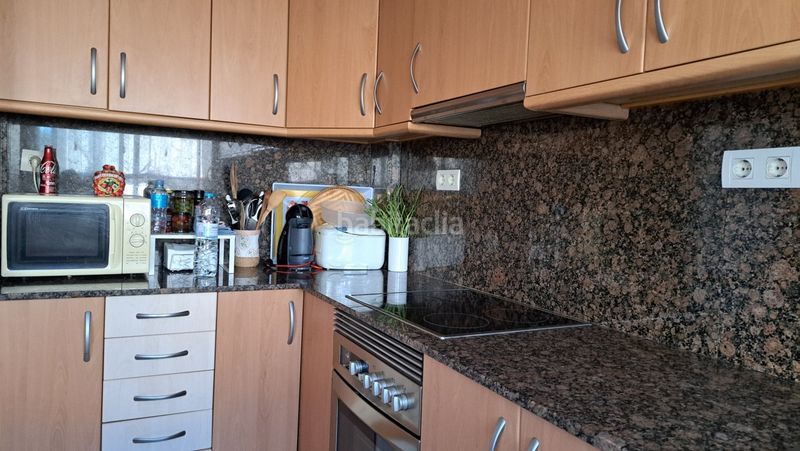 Foto 30d5009b-af45-4ad2-a58e-f2321e58bee3. Casa adosada casa seminueva 4 habitacions en zona centrica en Cunit