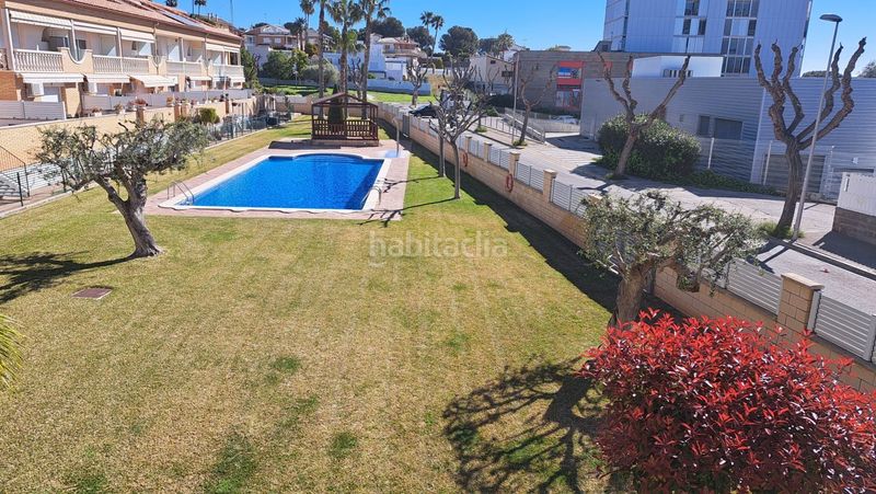 Foto 3cf23501-08bb-4004-b242-b80419490b68. Casa adosada casa seminueva 4 habitacions en zona centrica en Cunit