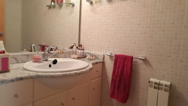 Foto 676a4d9c-465f-4372-a4f2-b3a34e37f823. Casa adosada casa seminueva 4 habitacions en zona centrica en Cunit