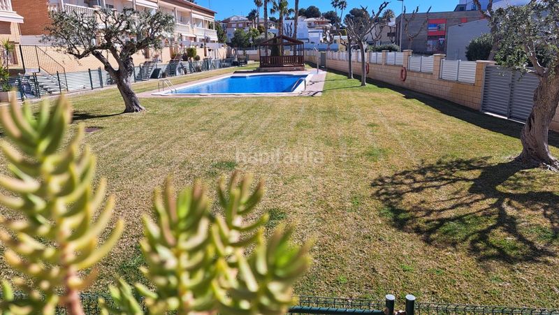 Foto 6d1c972c-5d83-4bd6-9b1e-f87df1379e36. Casa adosada casa seminueva 4 habitacions en zona centrica en Cunit