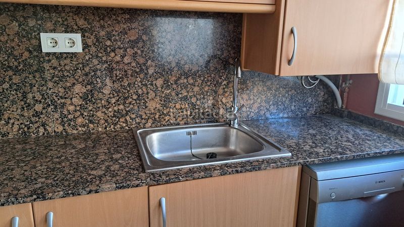 Foto 84b6e1e5-e167-4d19-b7f0-fc617fae1ef4. Casa adosada casa seminueva 4 habitacions en zona centrica en Cunit