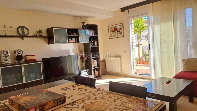 Foto 8b8a409e-305b-45d5-a589-e90b9b8232b3. Casa adosada casa seminueva 4 habitacions en zona centrica en Cunit