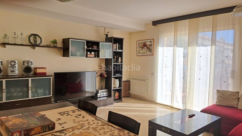 Foto bbd7a239-e5c5-40cf-803c-4f7b46ac13e6. Casa adosada casa seminueva 4 habitacions en zona centrica en Cunit