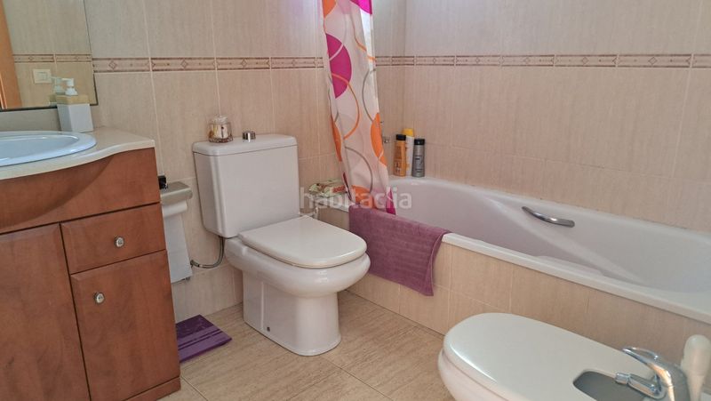 Foto c4cea8b9-8da1-41e4-8160-82f95d72de3d. Casa adosada casa seminueva 4 habitacions en zona centrica en Cunit