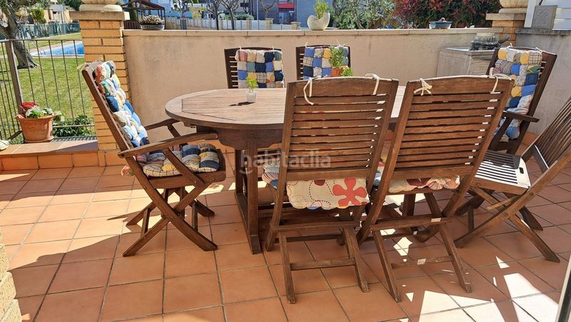 Foto c4f730ee-19bc-4263-b392-1e359c823a95. Casa adosada casa seminueva 4 habitacions en zona centrica en Cunit