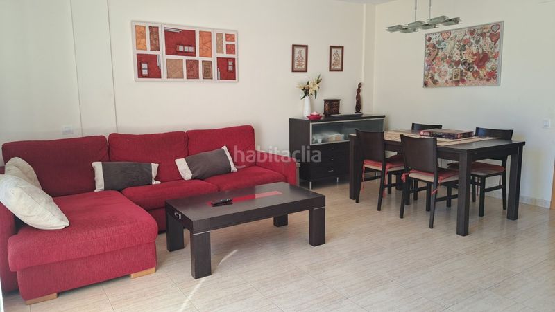 Foto f17da768-a8c6-4001-b607-046754153819. Casa adosada casa seminueva 4 habitacions en zona centrica en Cunit