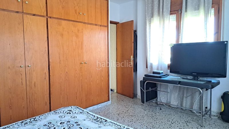 Foto 6060a847-bed2-4289-9c19-baf88b063e35. Xalet amb xemeneia a costa Cunit - els jardins - els rosers Cunit