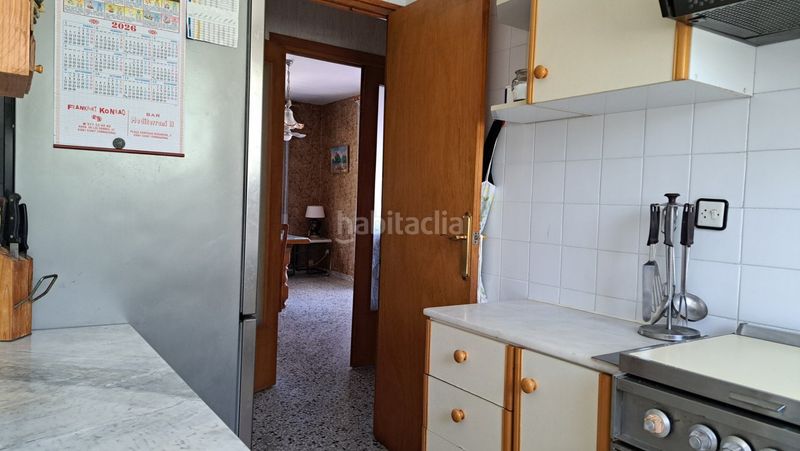 Foto ec128162-f21e-4b17-a648-780eaecaa1e7. Xalet amb xemeneia a costa Cunit - els jardins - els rosers Cunit
