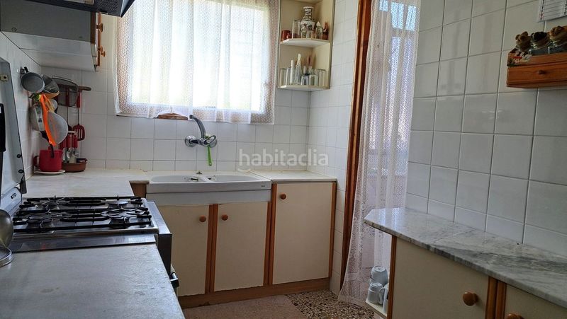 Foto f2edf57c-19a9-438a-94da-57e6c538ffe7. Xalet amb xemeneia a costa Cunit - els jardins - els rosers Cunit