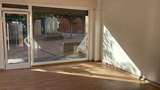 Alquiler Local Comercial  Plaça de la república. Local de alquiler en dosrius de 28 m2