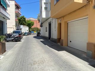 Miete Autoparkplatz  Calle frances planas i casals. Garaje muy amplio