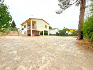House  Zurbarán. Casa en venta en riells i viabrea