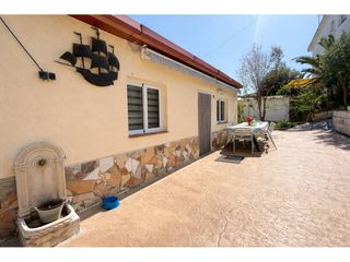House  Calle miguel �ngel. Casa en venta en riells i viabrea