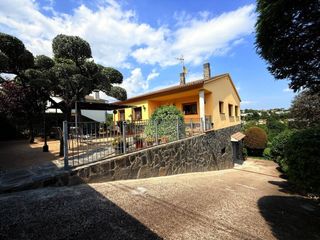 Haus  Calle miguel ángel. Casa en venta en riells i viabrea