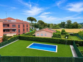 Pis  Avenida agust� sim�n. Piso en venta en riells i viabrea