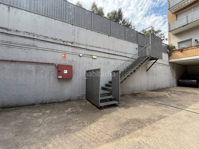 Foto 9aaf6617-e54a-4981-8895-85ec9126fc1a. Aparcament cotxe a Sant Celoni